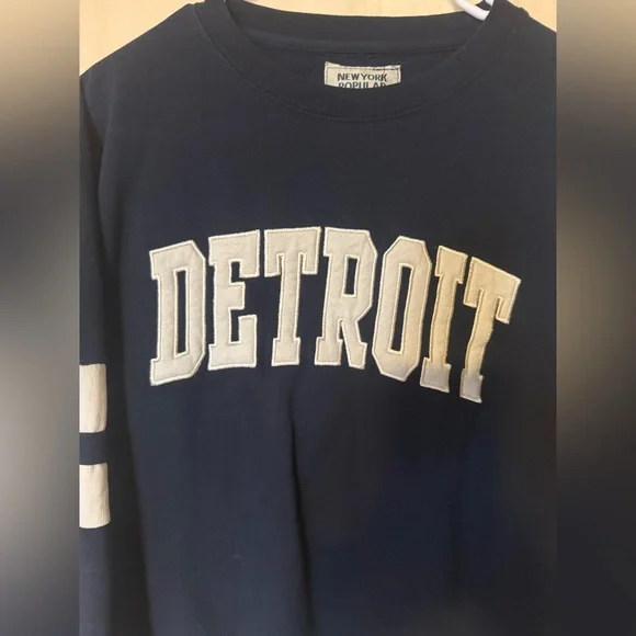 New York Popular Sweatshirt,Women’s Medium Navy Blue with DETROIT on Front Side - Picture 2 of 8